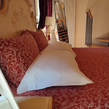 招待所 Casa Aurora 4*